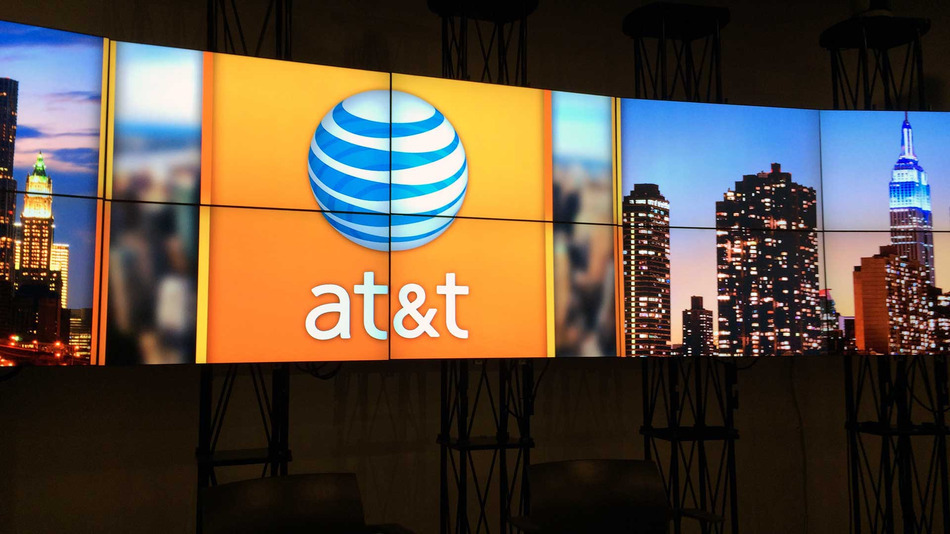 AT&T Innovation Showcase Features Trackable Luggage, Big Data Visualizers